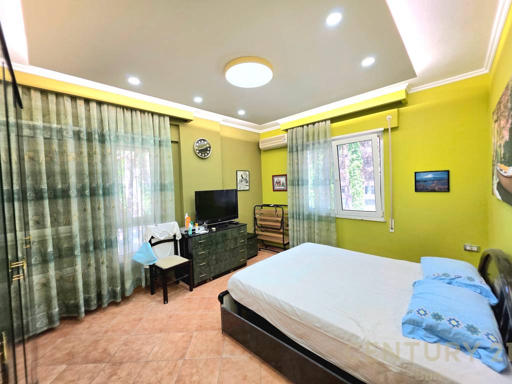 SHITET APARTAMENT 2+1+2 NE MALIN E ROBIT