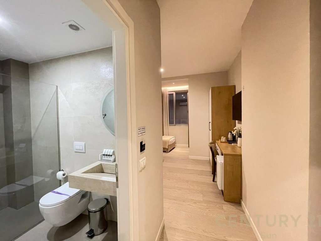 HOTEL PËR SHITJE PRANË PORTIT NË VLORË!