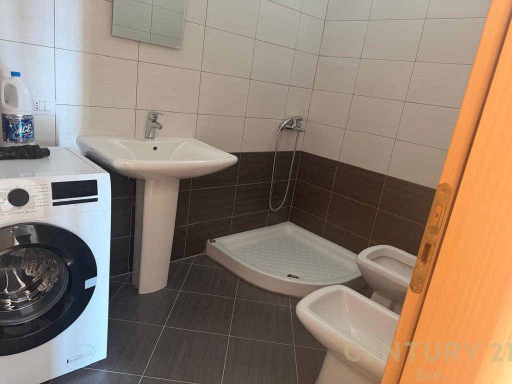 JEPET APARTAMENT 2+1+2 ME QERA NE VLORE