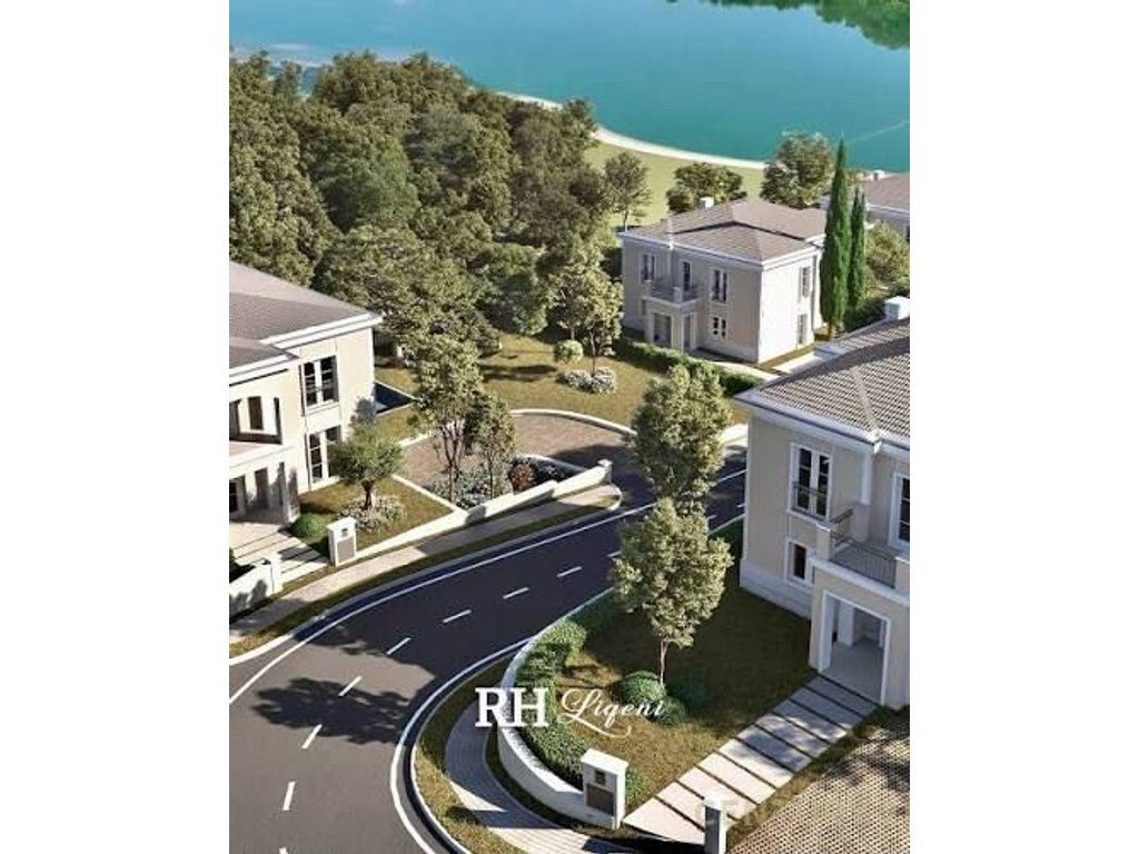 Vilë Luksoze për Shitje – Rolling Hills Liqeni 3