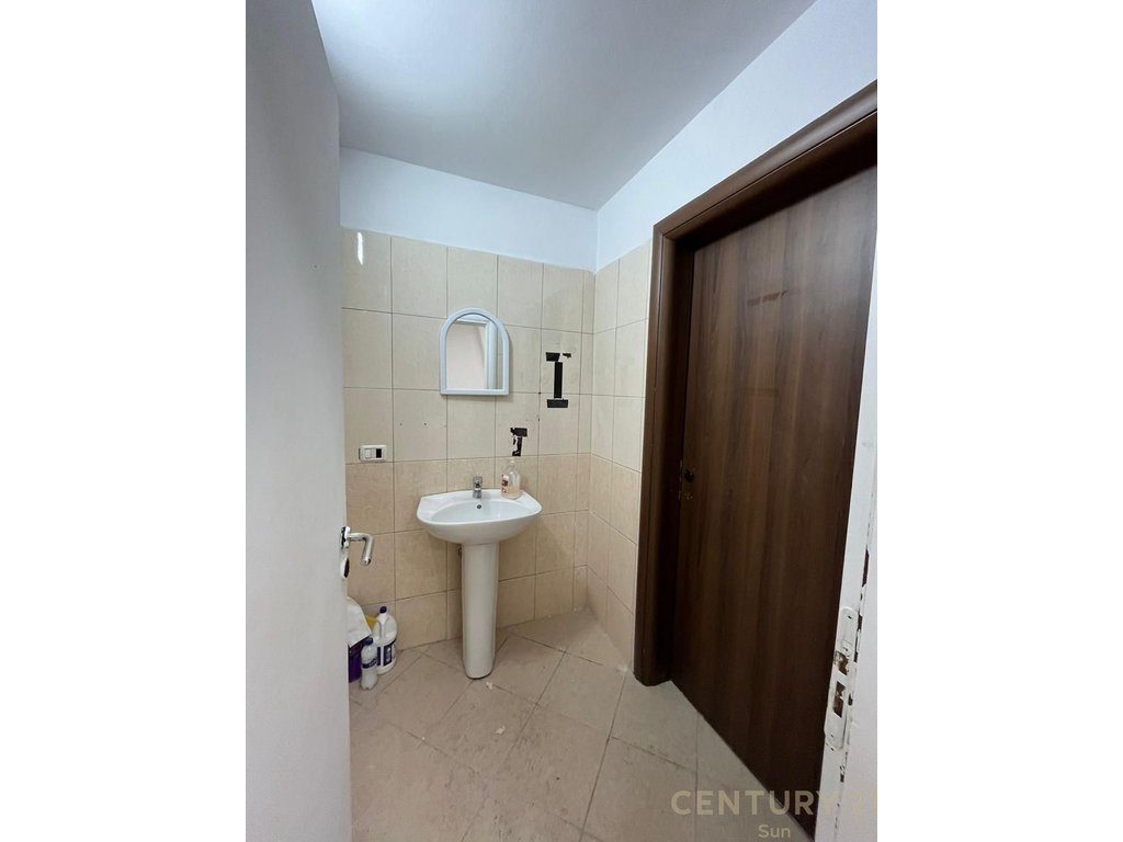 Ambient Komercial Me Qira 4