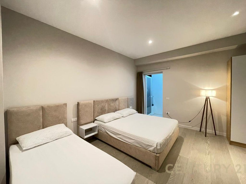 HOTEL PËR SHITJE PRANË PORTIT NË VLORË!
