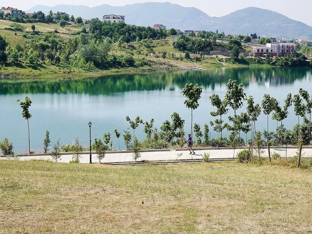 Shitet vilë B2 në liqenin e Farkës "Lakeside Residencë" !!! 2