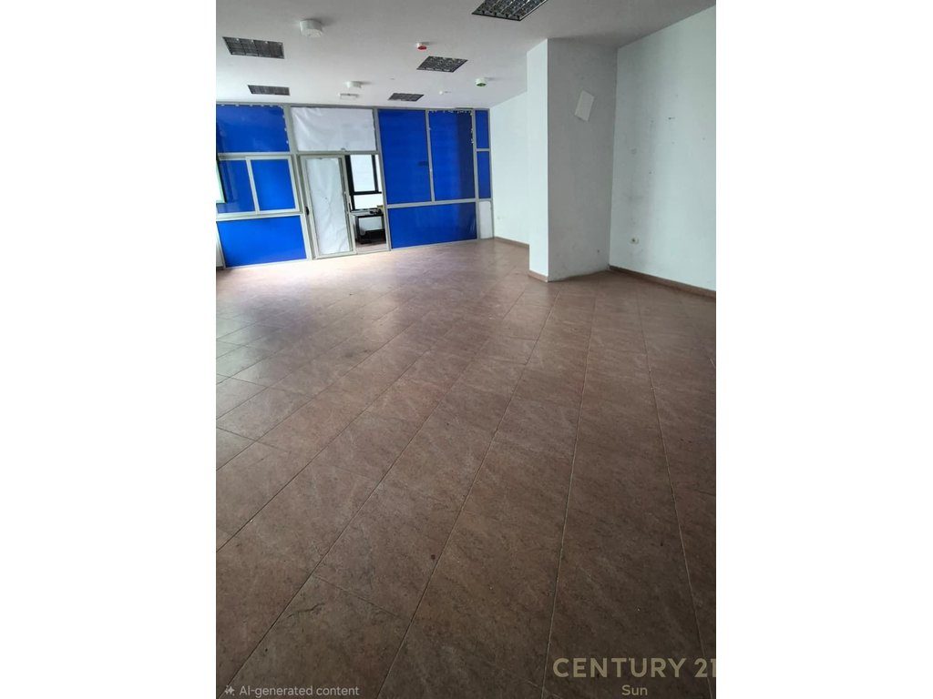 Jepet me qera zyre 90 m² te ish ekspozita! 4