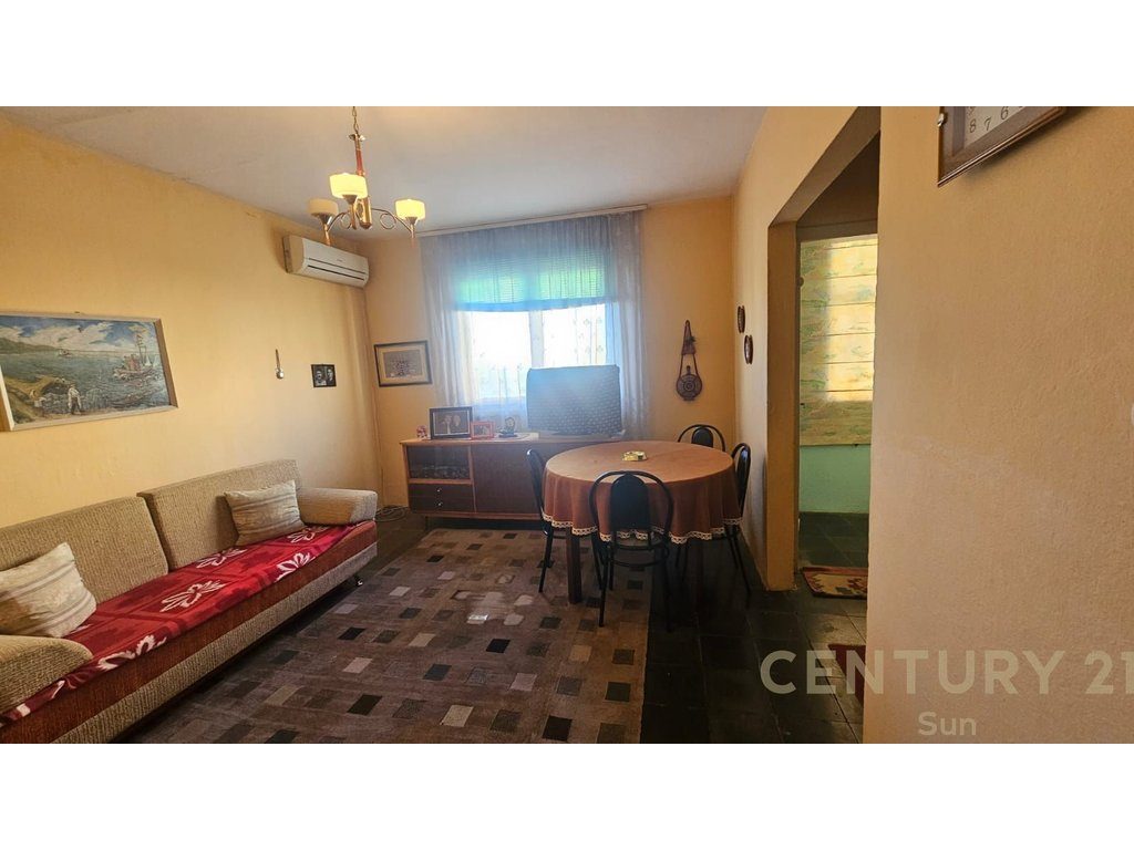SHITET APARTAMENT 3+1 PRANE ISH PROFARMES 4