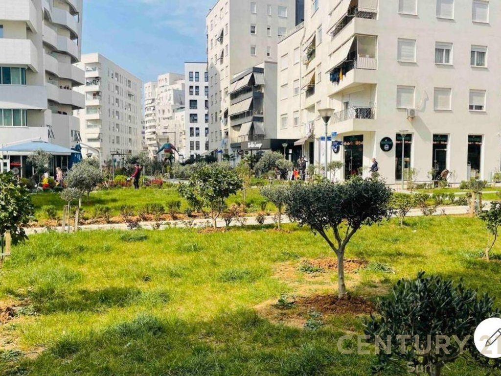 Ambient Komercial Për Shitje në Kompleksi Magnet, Tiranë - 178200€ | 54 m²