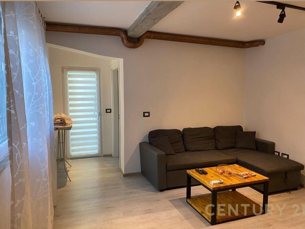 APARTAMENT ME QERA TEK ISH STACIONI TRENIT! 3