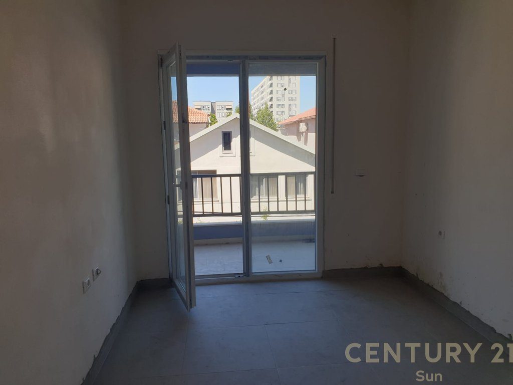 Apartament 1+1 Me Qira në Rruga 5 Maji, Tiranë - 550€ | 68 m²