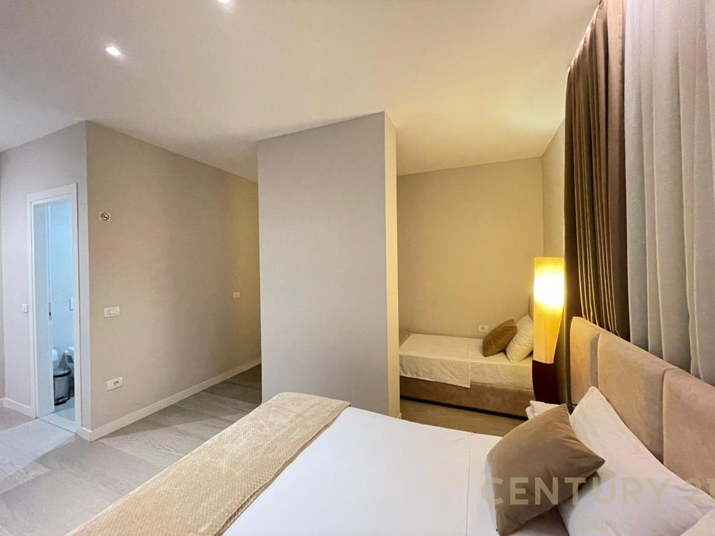 HOTEL PËR SHITJE PRANË PORTIT NË VLORË!
