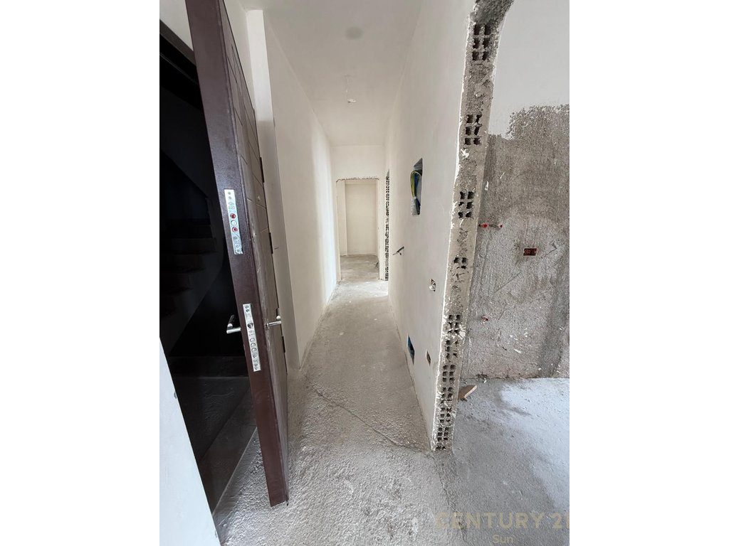 Penthouse në Shitje në Sarandë 2