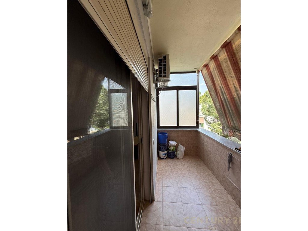 APARTAMENT PER QIRA 2+1+2 + 2 BALLKONE TEK ISH STACIONI I FUNDIT I TIRANES SE RE ! 4