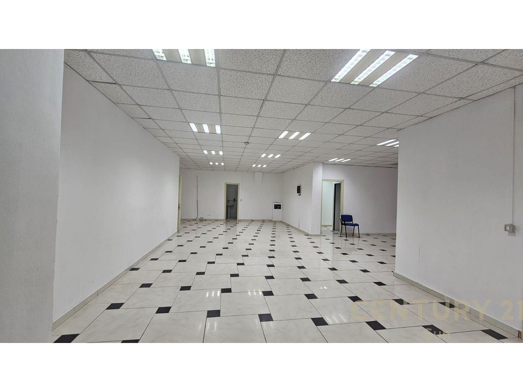 ZYRA 300 M2 ME QIRA NE RRUGEN E ELBASANIT 2