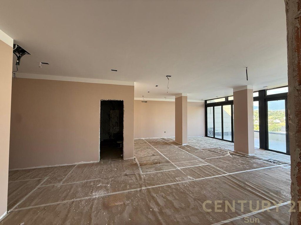 Penthouse ne shitje 3+1+2+ 2 poste parkimi te perfshira ne cmim te Liqeni i Thatë, Tirana 3