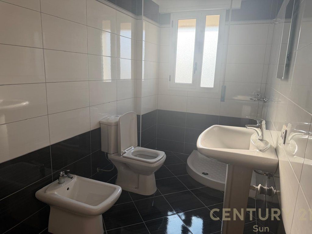 JEPET APARTAMENT 2+1+2 ME QERA NE VLORE 3