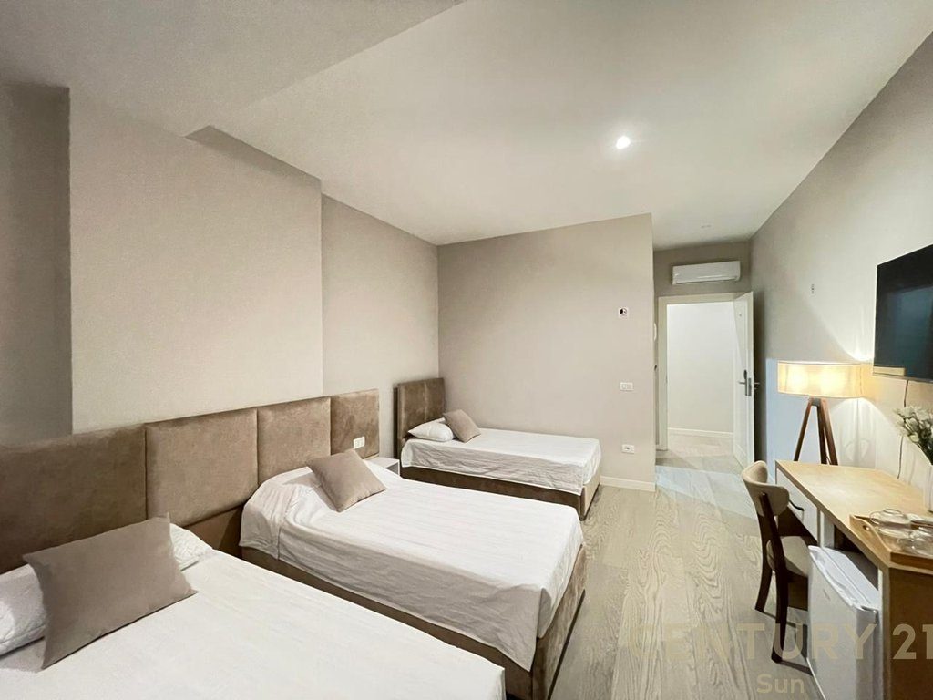 HOTEL PËR SHITJE PRANË PORTIT NË VLORË!