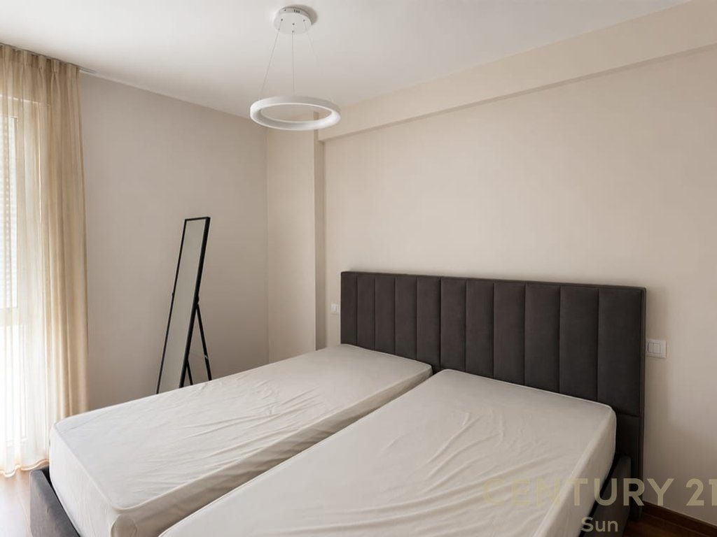 APARTAMENT 2+1 PER QIRA NE RRUGEN E BARRIKADAVE