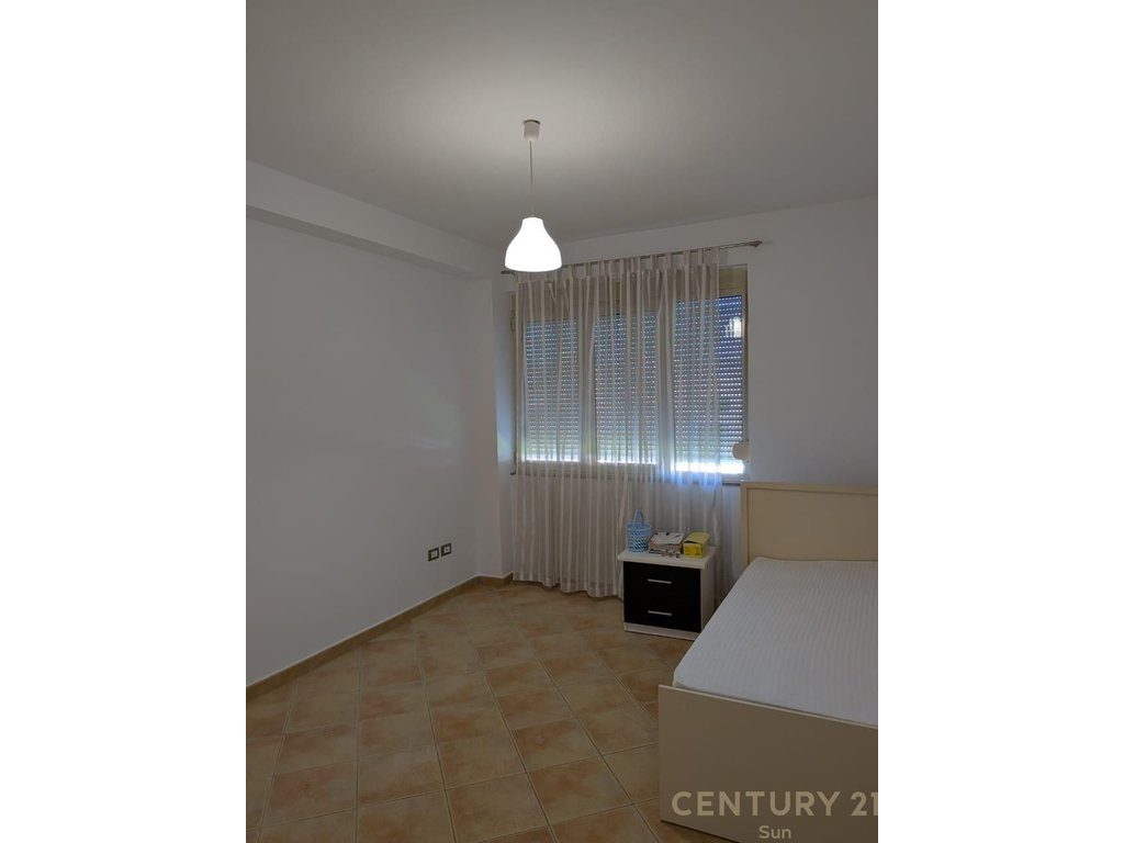 SHITET APARTAMENT 3+1 PRANE STADIUMIT DURRES! 3