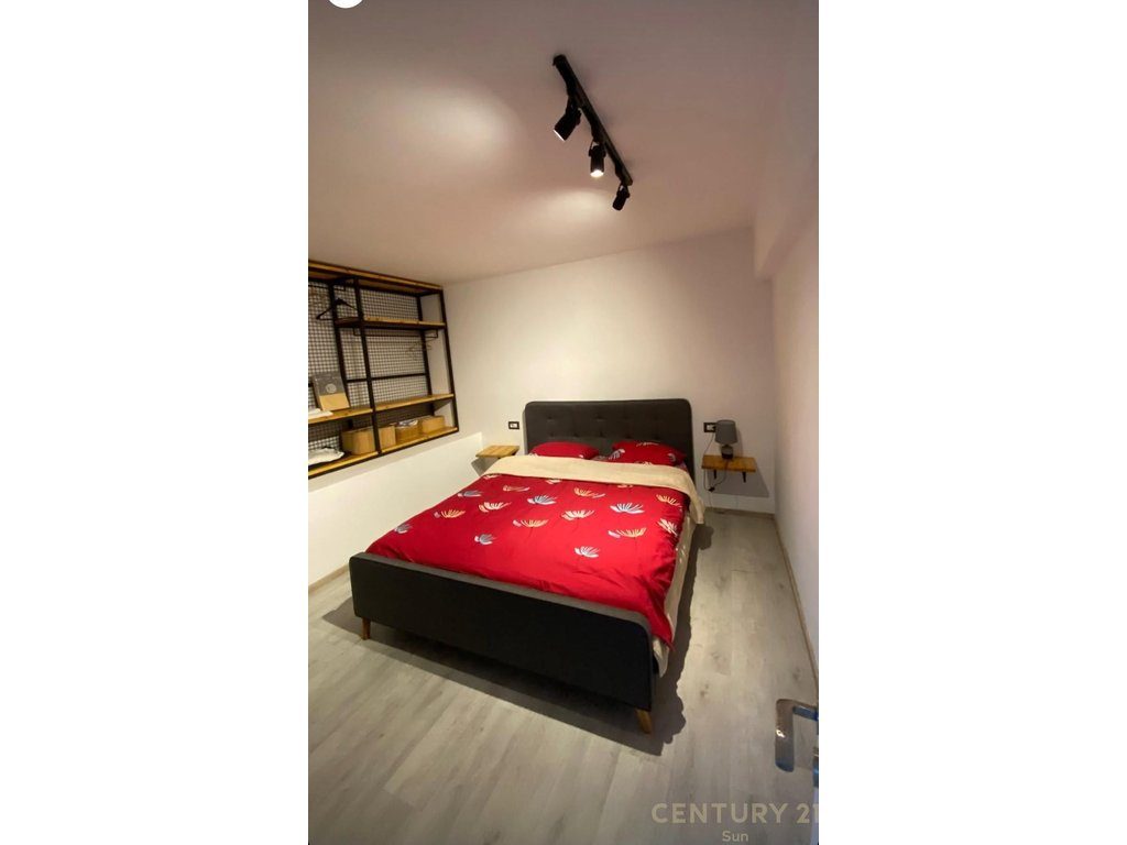 APARTAMENT ME QERA TEK ISH STACIONI TRENIT! 2