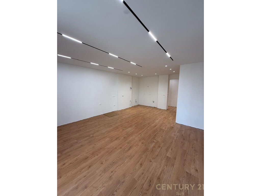 APARTAMENT 2+1+2 ME QIRA PER ZYRA, TEK ISH-EKSPOZITA, TIRANE! 2