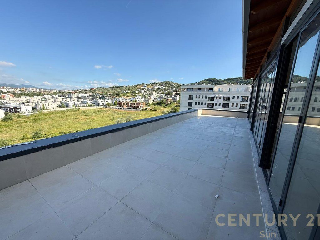 Penthouse ne shitje 3+1+2+ 2 poste parkimi te perfshira ne cmim te Liqeni i Thatë, Tirana 2