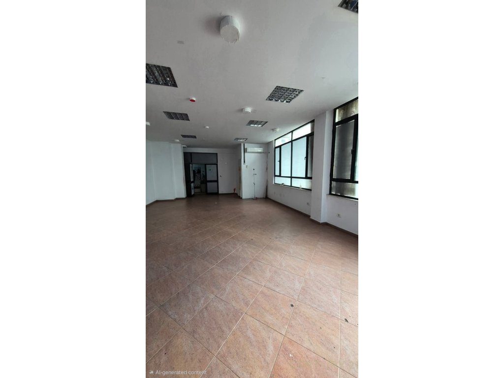 Jepet me qera zyre 90 m² te ish ekspozita! 2