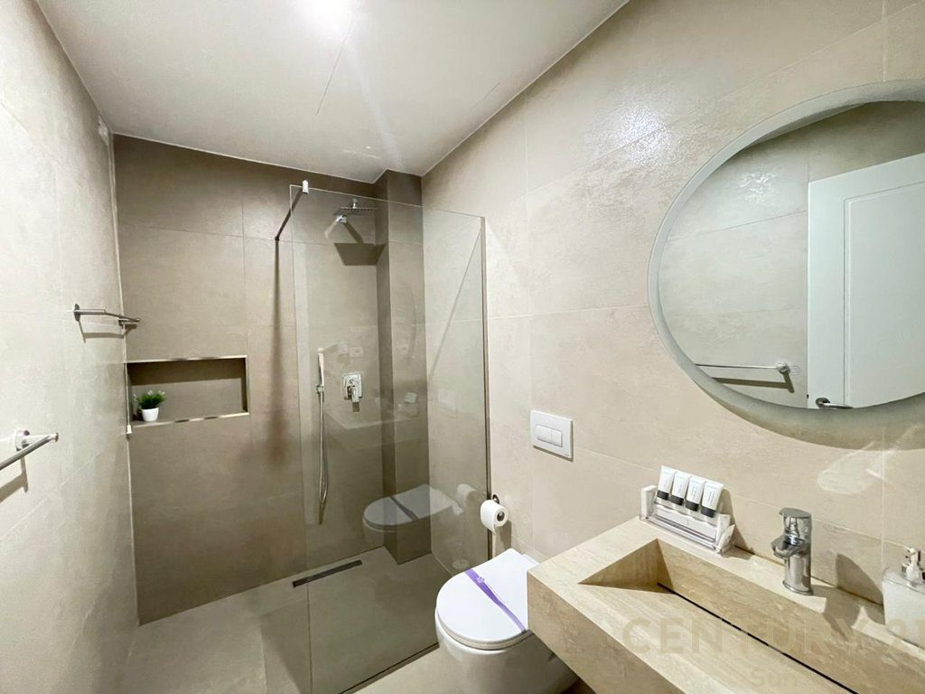 HOTEL PËR SHITJE PRANË PORTIT NË VLORË!