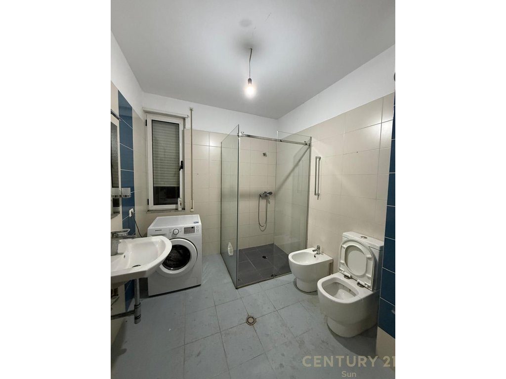 Apartament 2+1+Garazh Për Shitje te Amerikan 3 3