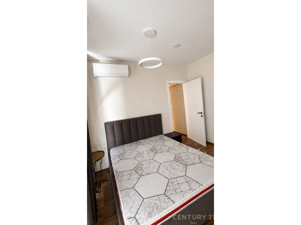 APARTAMENT 2+1 PER QIRA NE RRUGEN E BARRIKADAVE 3
