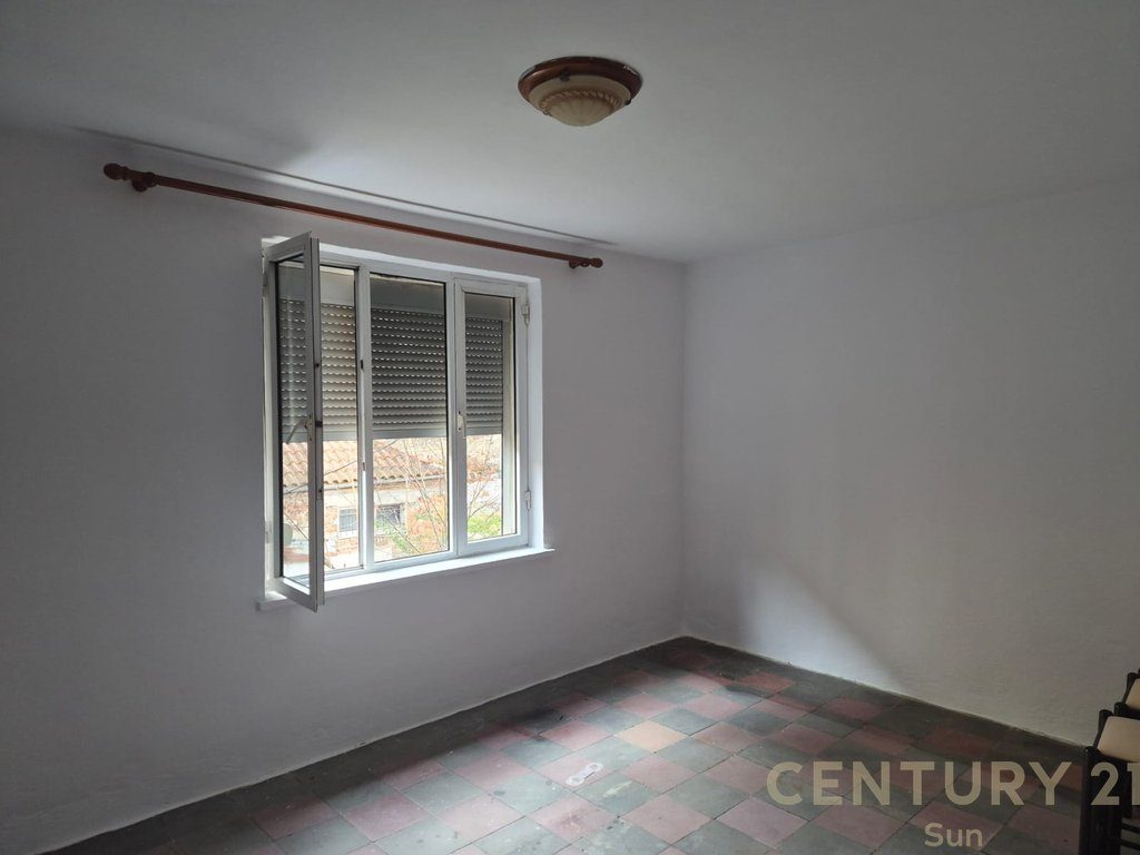 Apartament 1+1 për shitje – Rruga e Kavajës, pranë Garden Building! 3