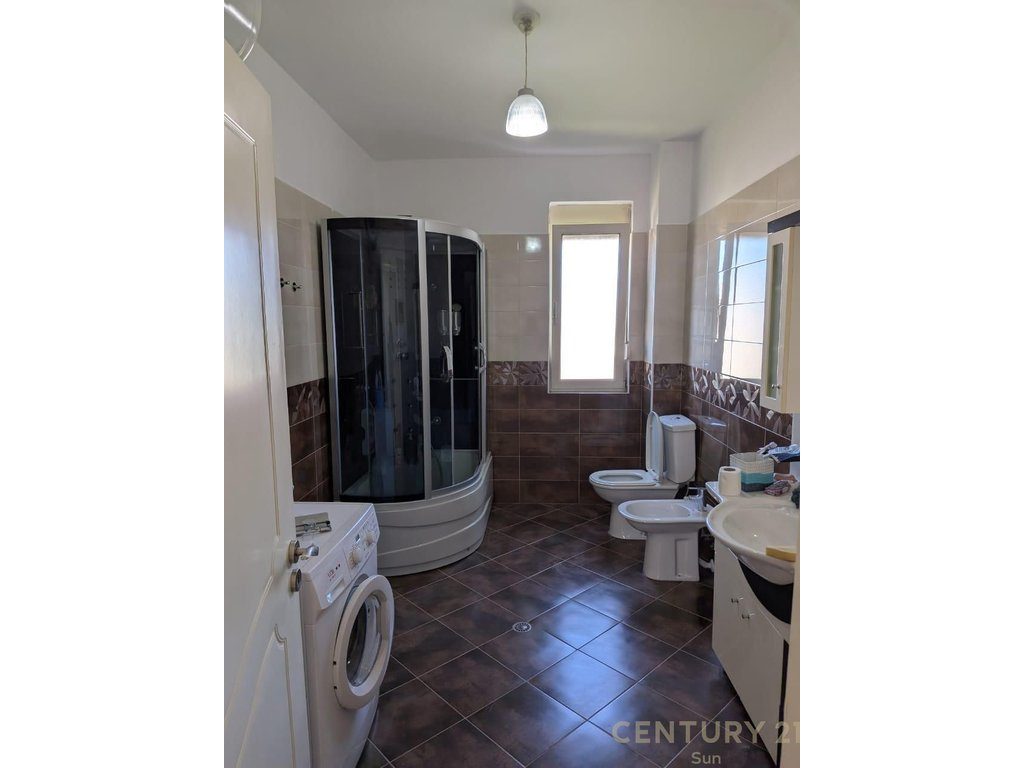 SHITET APARTAMENT 3+1 PRANE STADIUMIT DURRES! 4