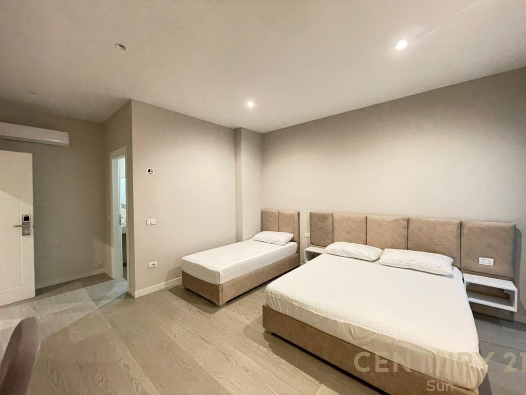 HOTEL PËR SHITJE PRANË PORTIT NË VLORË!