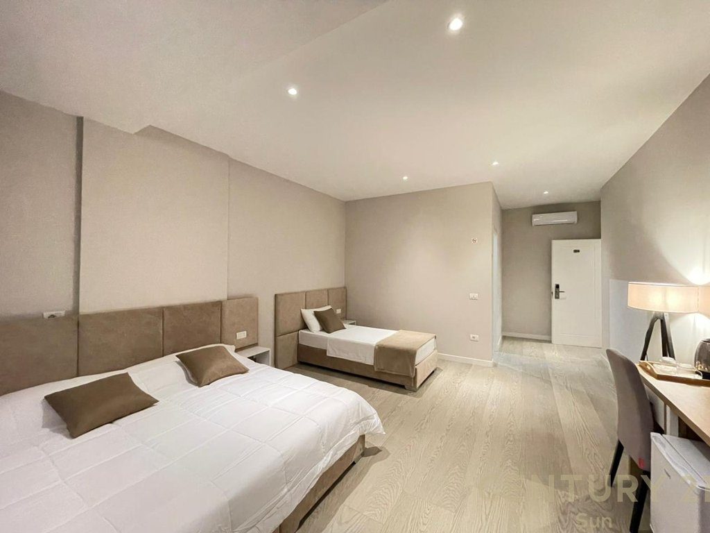 HOTEL PËR SHITJE PRANË PORTIT NË VLORË!