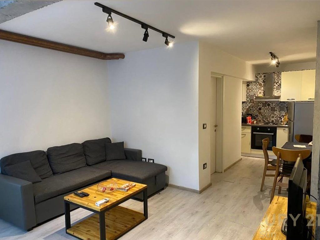 APARTAMENT ME QERA TEK ISH STACIONI TRENIT!