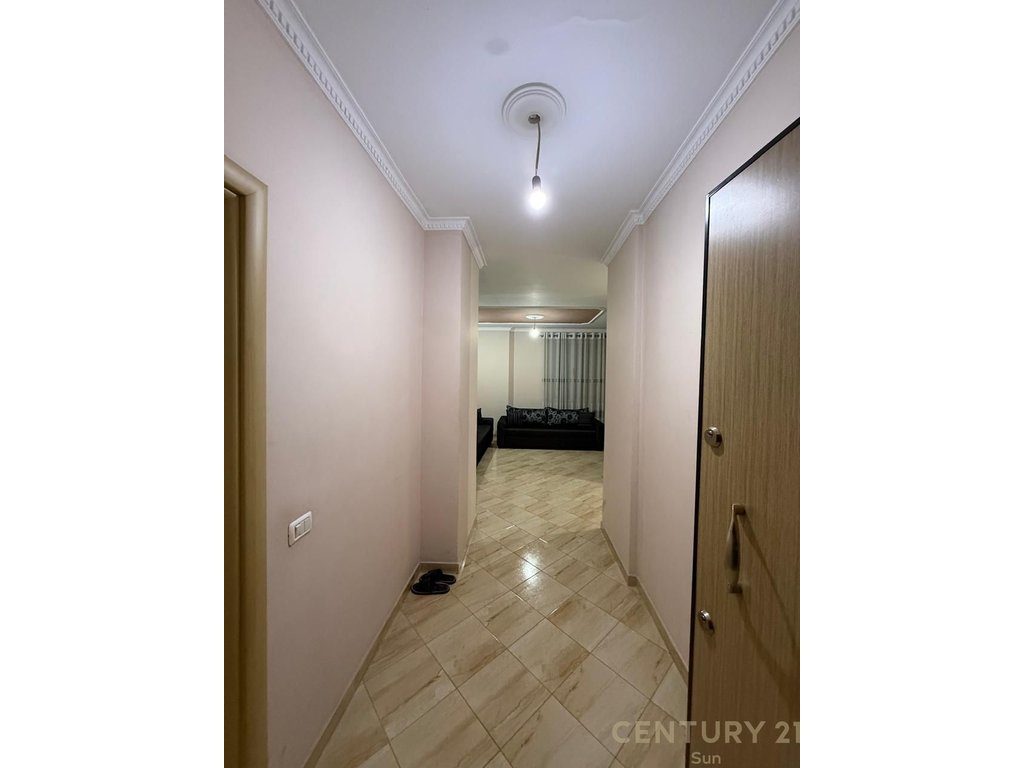 Apartament 2+1+Garazh Për Shitje te Amerikan 3