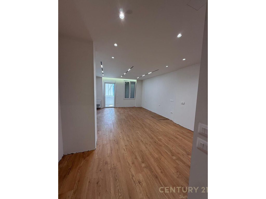 APARTAMENT 2+1+2 ME QIRA PER ZYRA, TEK ISH-EKSPOZITA, TIRANE! 3