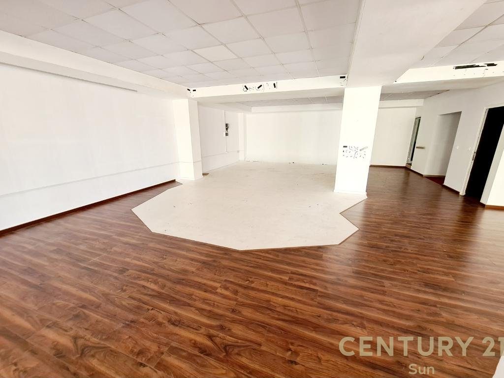 SHITET AMBIENT KOMERCIAL PRANE KOPSHTIT BOTANIK