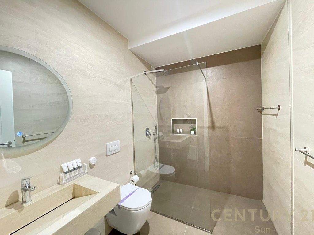 HOTEL PËR SHITJE PRANË PORTIT NË VLORË!