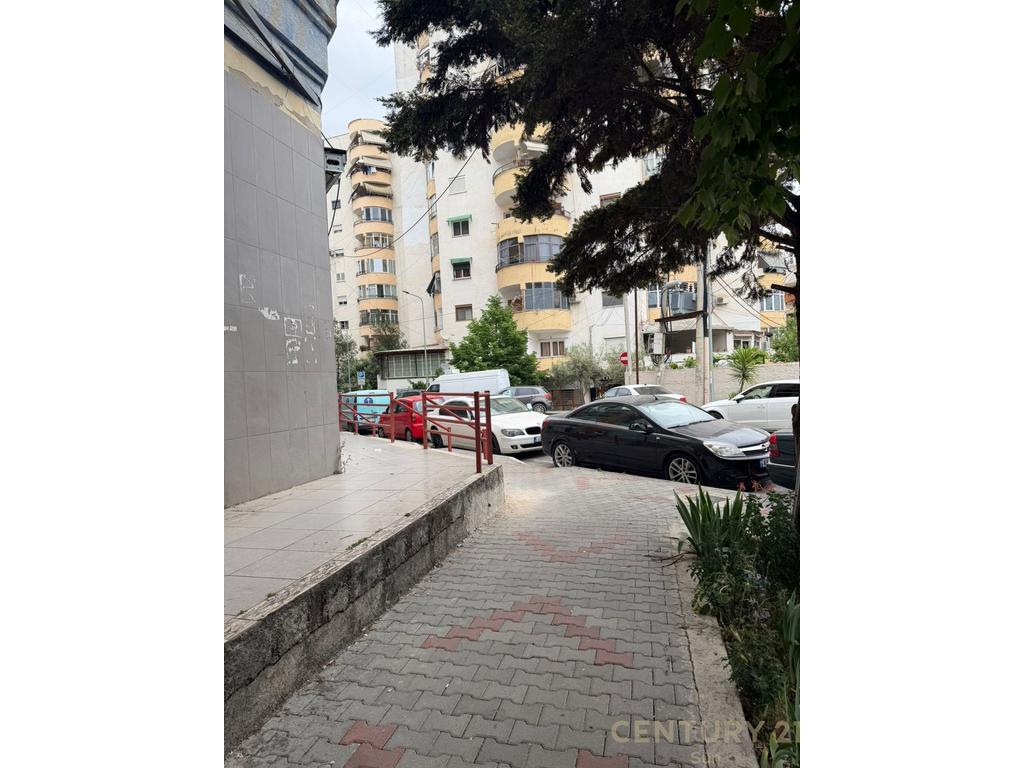 SHITET NJESI KOMERCIALE TEK KOMUNE TE PARISIT MBRAPA EHW