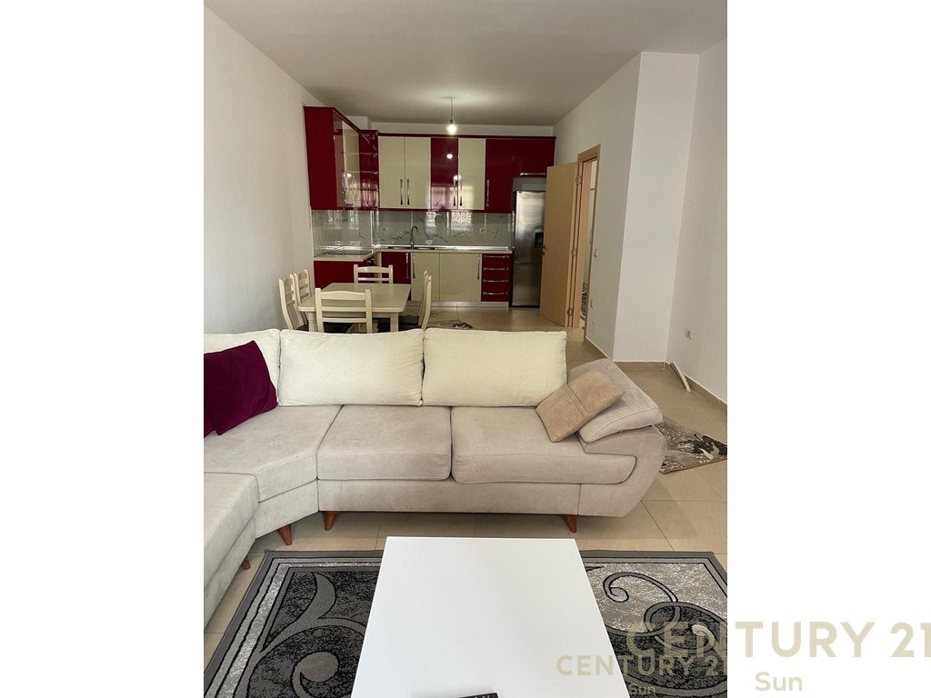 Shitet apartament 3+1+2 ne Kinostudio !