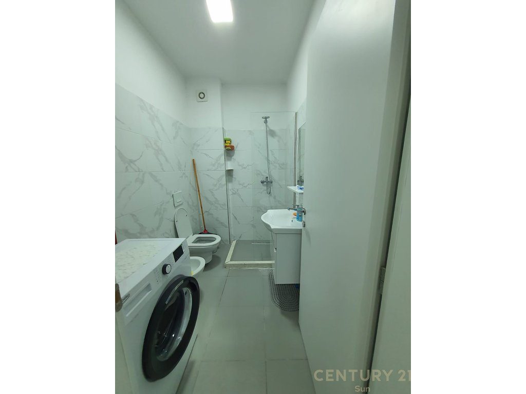 JEPET ME QIRA APARTAMENT 1+1,PRANE HOTEL GRINT NE GOLEM! 4