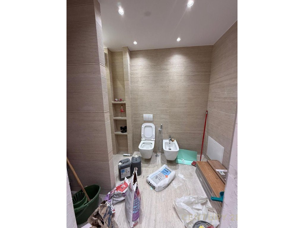 APARTAMENT 2+1+2 ME QIRA PER ZYRA, TEK ISH-EKSPOZITA, TIRANE! 4