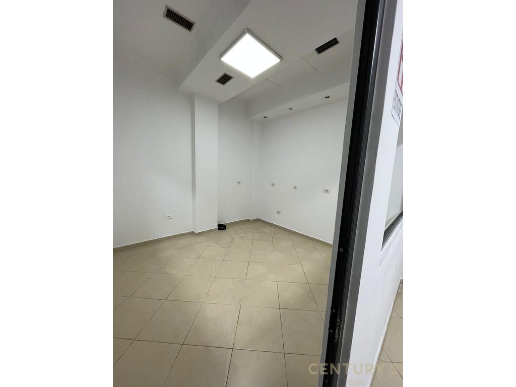Ambient Komercial Me Qira
