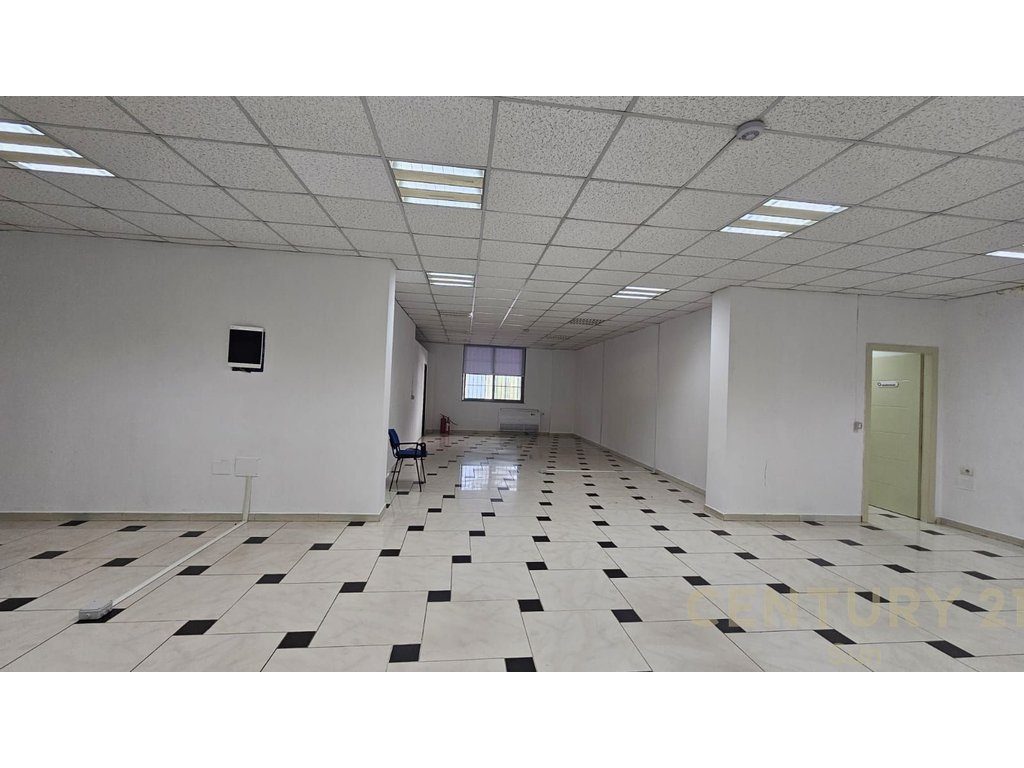 ZYRA 300 M2 ME QIRA NE RRUGEN E ELBASANIT 4