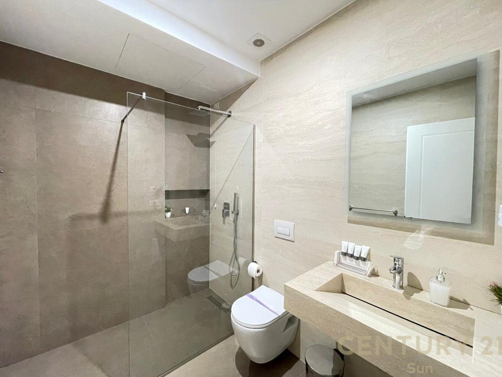 HOTEL PËR SHITJE PRANË PORTIT NË VLORË!