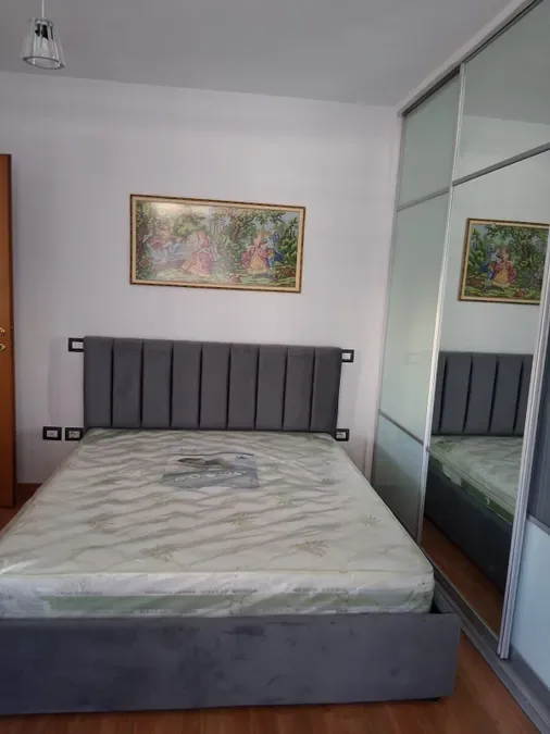 Apartament për qira Tiranë - qyteti, € 720, 100 m² 4
