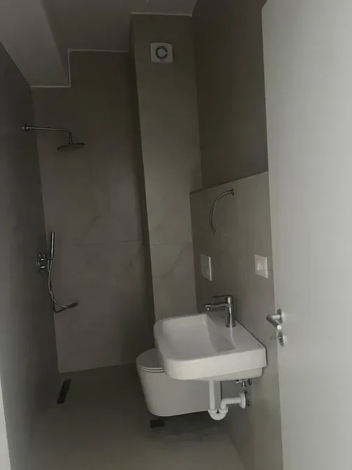Shitet Apartament - Ali Demi, € 85.900, 49 m² 3