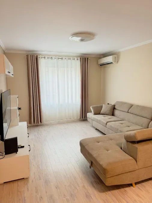 Apartament me qera - Qender, € 800, 76 m² 3
