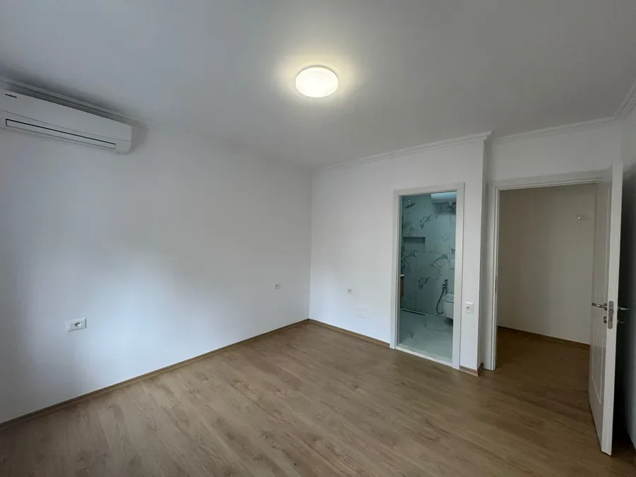 Zyre me qera - Pazari i Ri, € 1.200, 88 m² 2