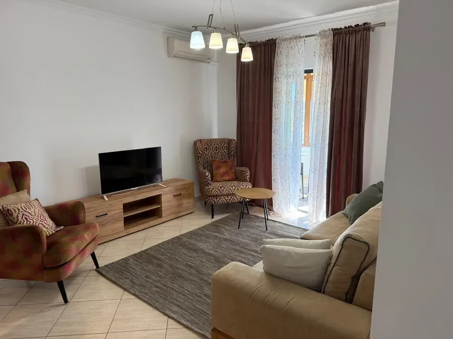 Apartament me qera - Stacioni i Trenit, € 650, 100 m² 2