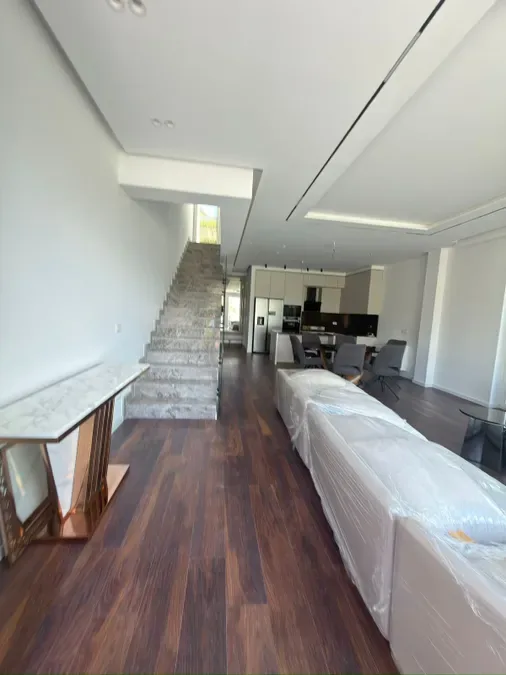 Vile me qera - Liqeni i Thate, € 4.500, 425 m² 4